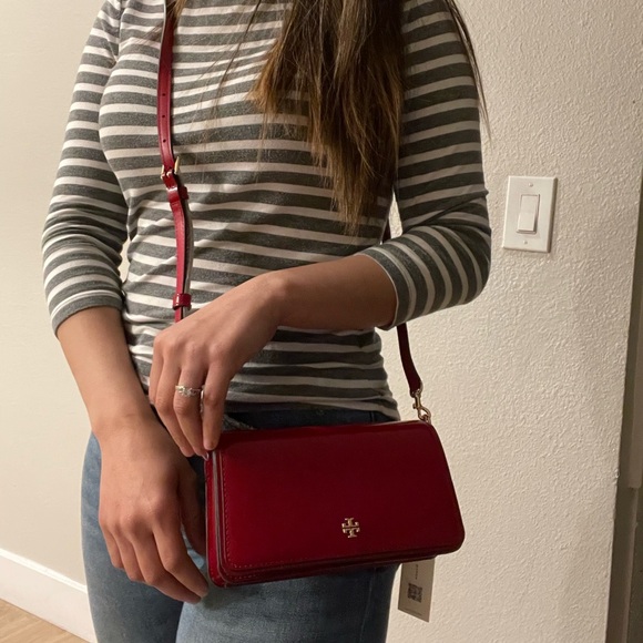 New, authentic tory burch Emerson patent mini crossbody red - Picture 9 of 11